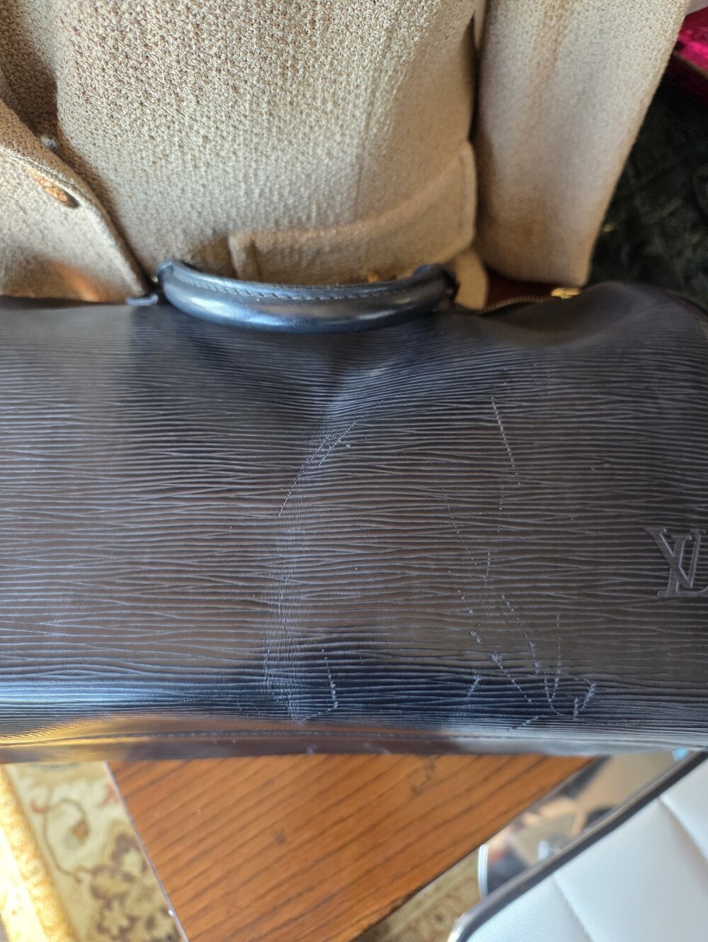 Louis Vuitton EPI in Black ~ Vintage LV Lovers Where You At? 9.5(W) 12.5 (L) - Picture 10 of 16